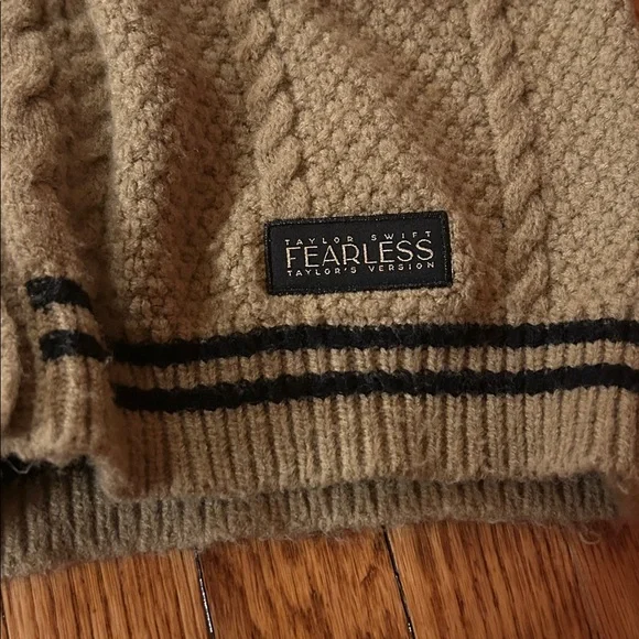 Taylor Swift Official Fearless TV cardigan size XS/S - Picture 7 of 9